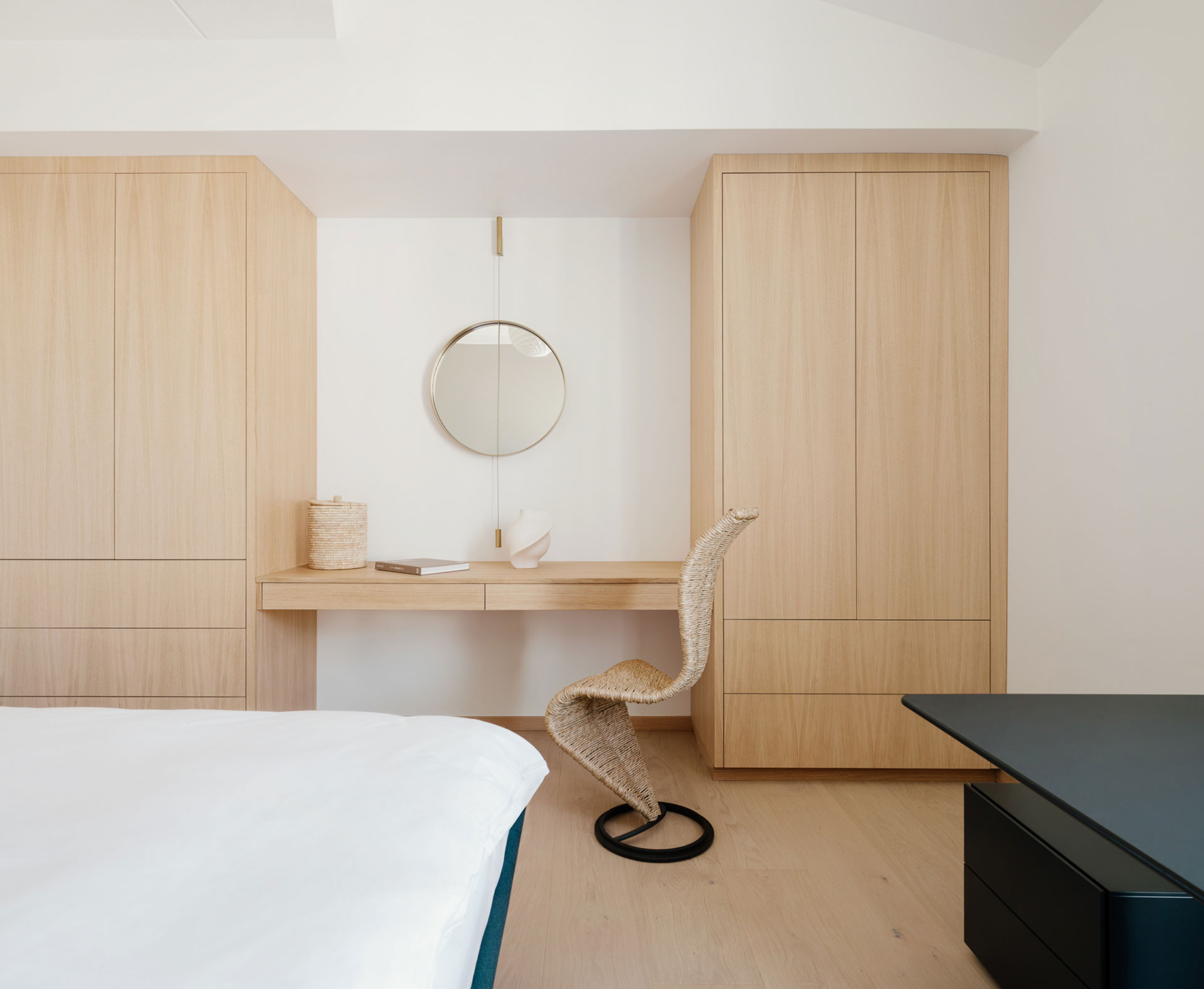 Moderne soverom med minimalistisk innredning