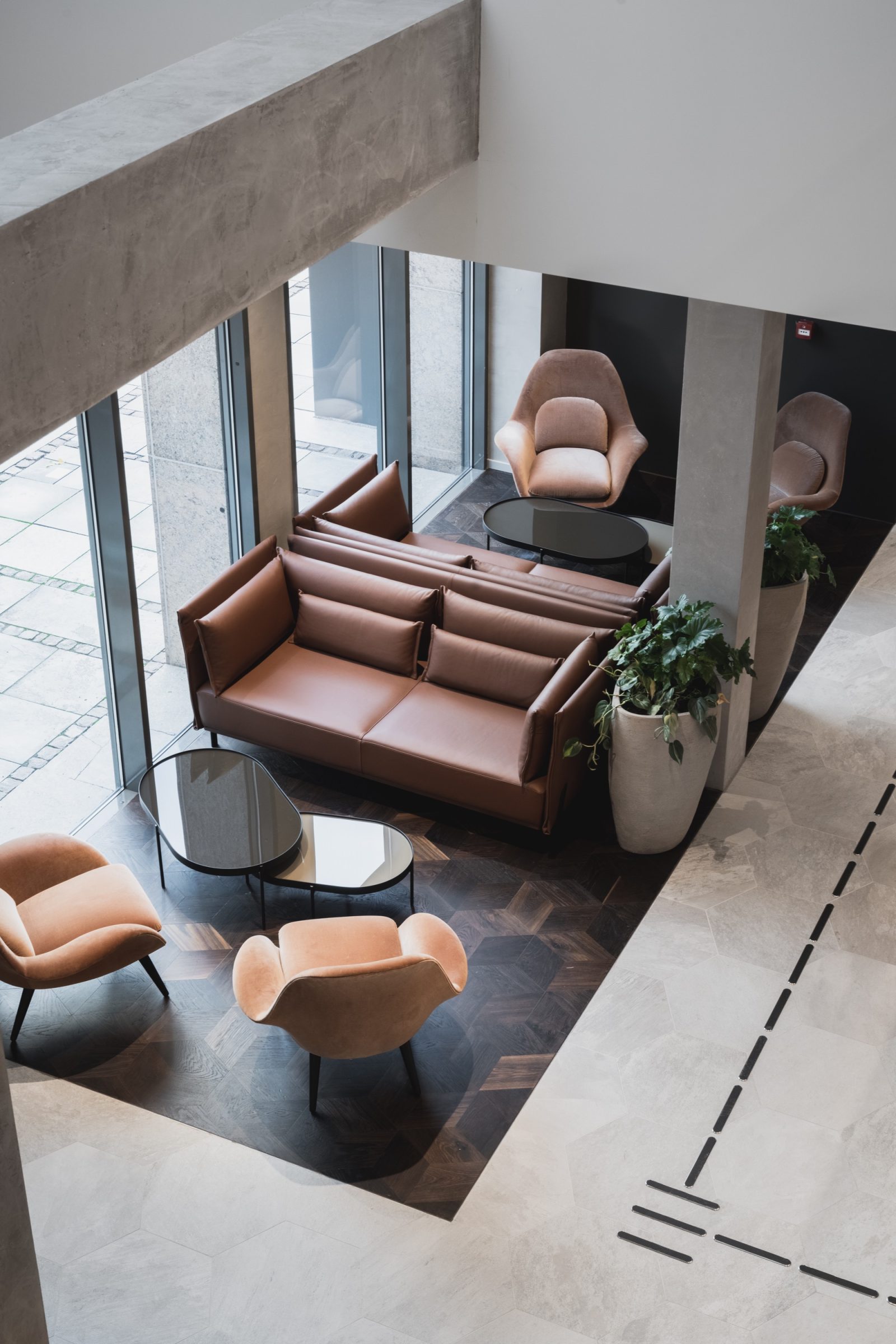 Moderne interiørdesign av sofa og stol
