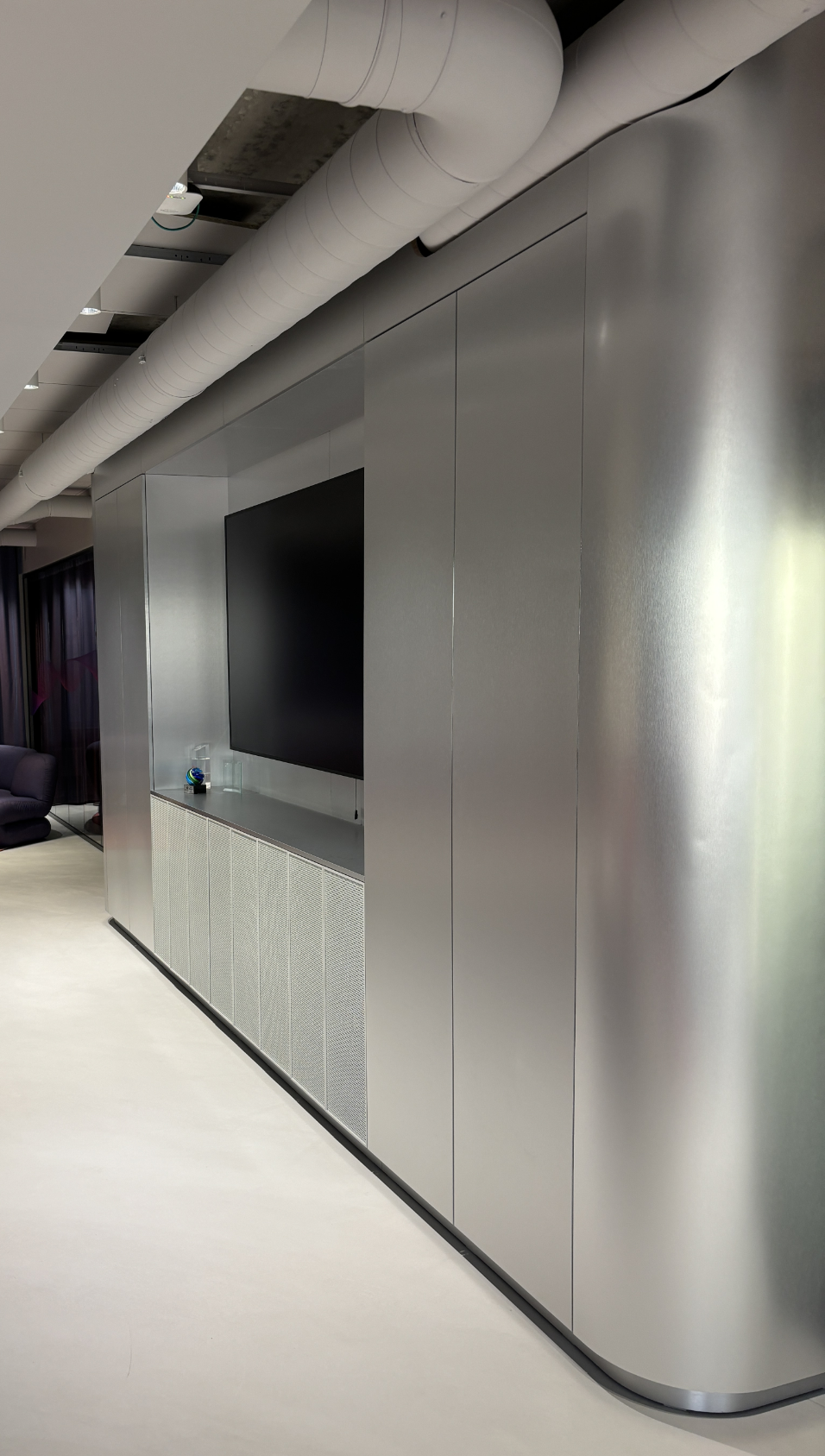 Metropolis studio med moderne innredning og teknologi