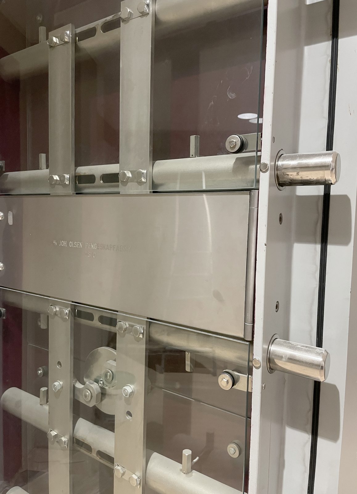 Detalj av maskin med glass og metall