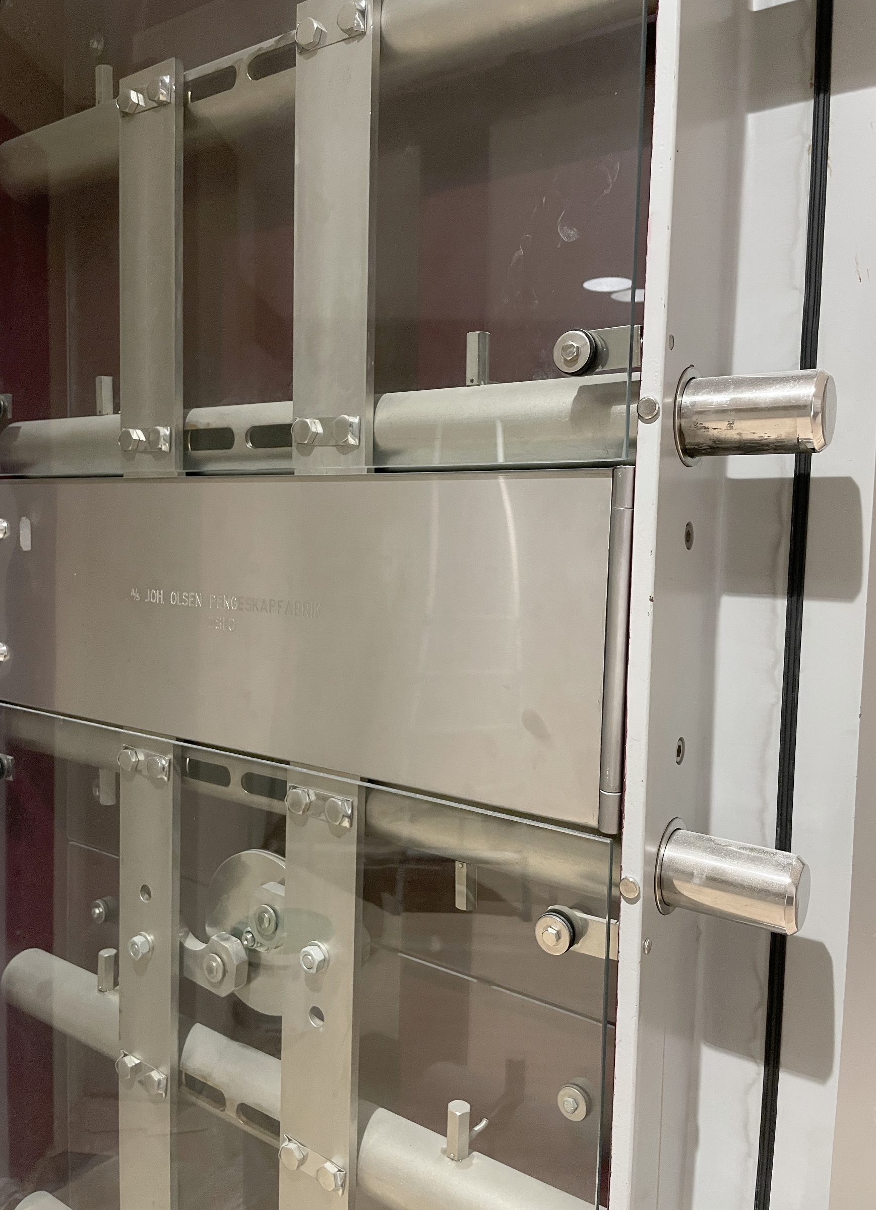 Detalj av maskin med glass og metall