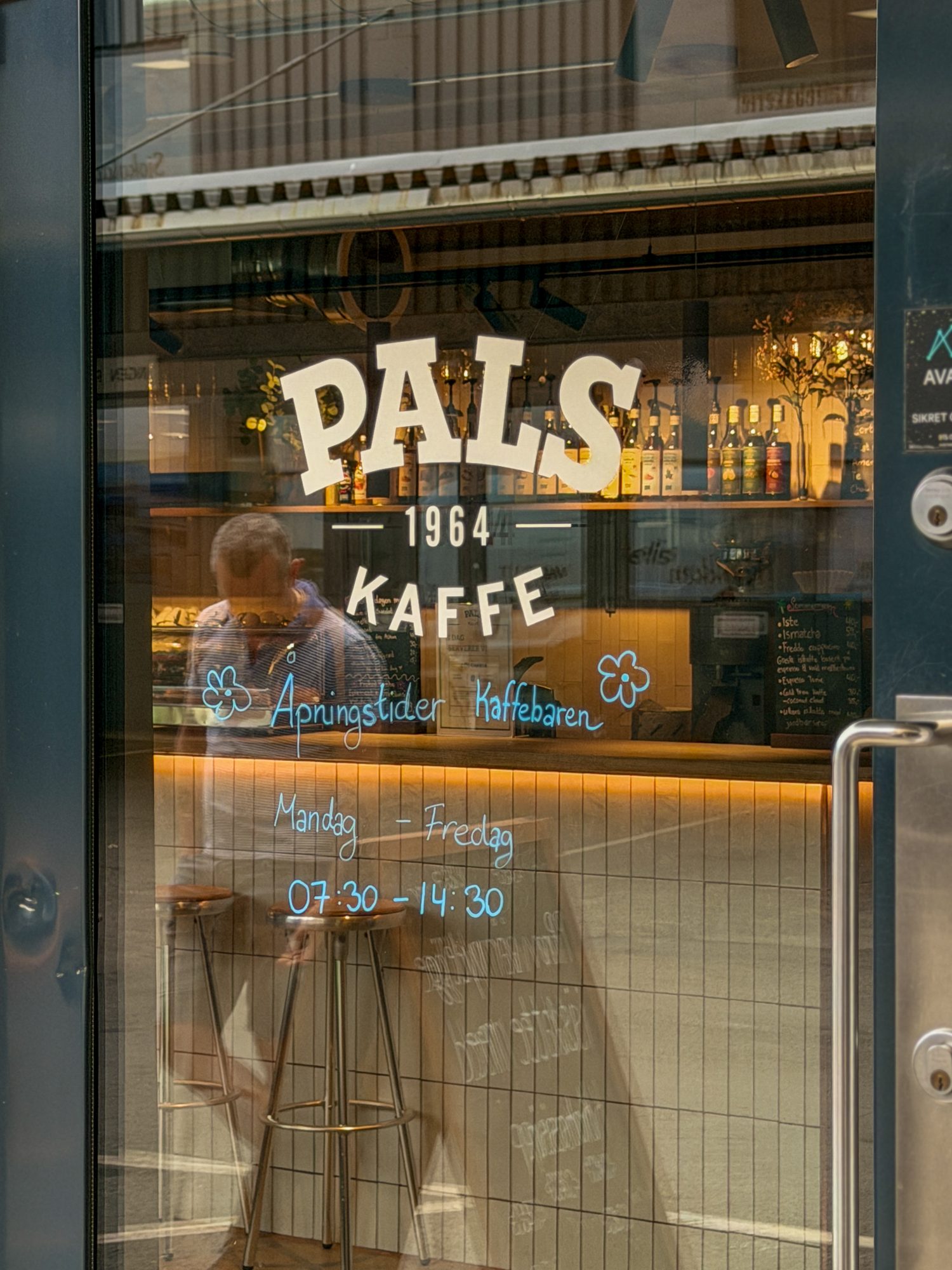 PALS KAFFE Fasade og Interiør