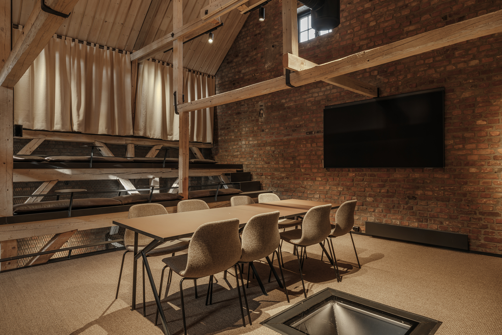 Møterom med industrielt design i Metropolis studio