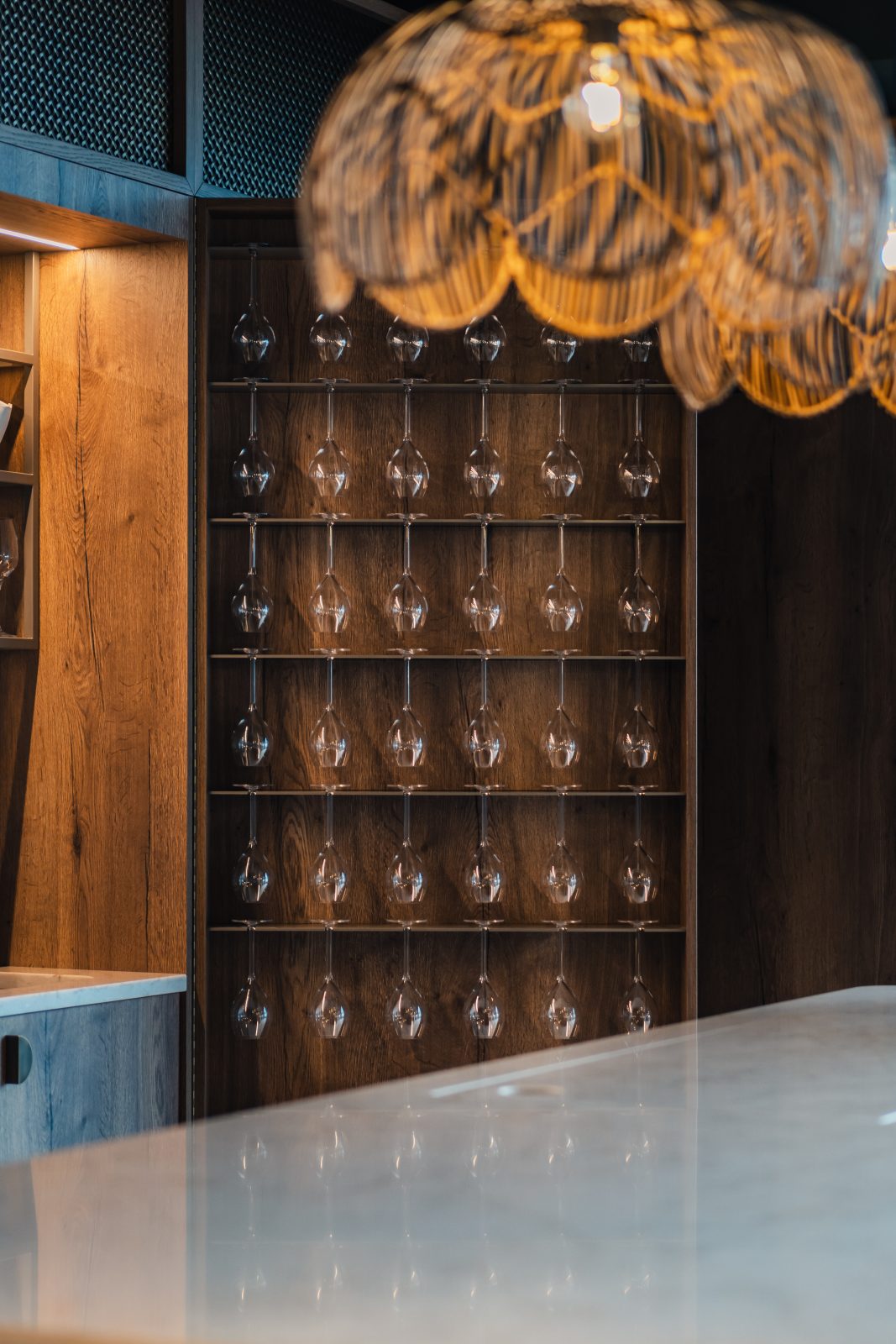 Elegant vinstell med moderne design innredning