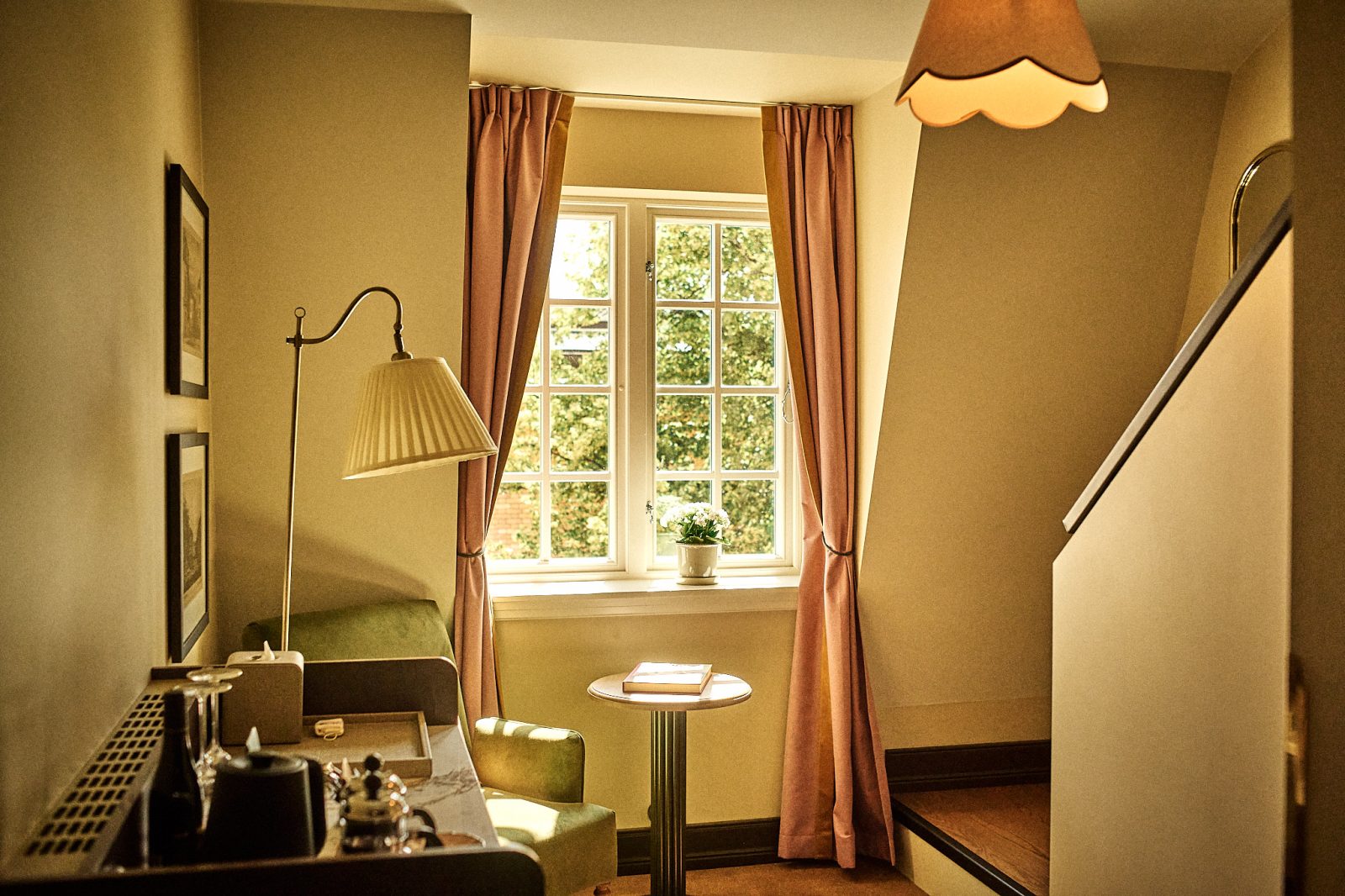 Koselig stue med Vintage design og naturlige textures
